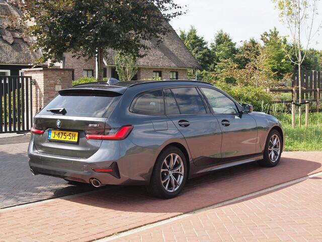 BMW 3-SERIE Touring 318i Executive Edition | Apple Carplay | Cruise Control | Sfeerverlichting | Parkeersensoren |