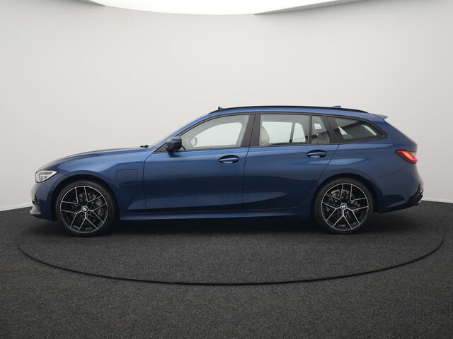 BMW 3-SERIE Touring 330e Plug in Hybrid 293pk Dealer O.H | PHEV | Trekhaak Afneembaar | Panodak | Camera | 19" L.M | Apple Carplay | LED | Leder | DAB |