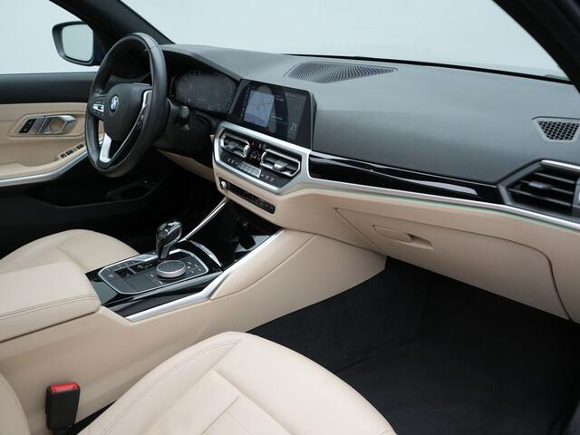 BMW 3-SERIE Touring 330e Plug in Hybrid 293pk Dealer O.H | PHEV | Trekhaak Afneembaar | Panodak | Camera | 19" L.M | Apple Carplay | LED | Leder | DAB |