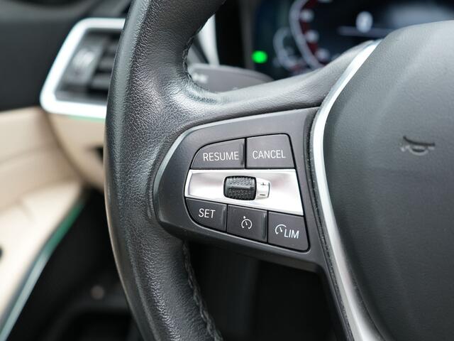 BMW 3-SERIE Touring 330e Plug in Hybrid 293pk Dealer O.H | PHEV | Trekhaak Afneembaar | Panodak | Camera | 19" L.M | Apple Carplay | LED | Leder | DAB |