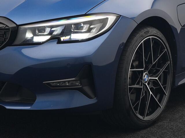 BMW 3-SERIE Touring 330e Plug in Hybrid 293pk Dealer O.H | PHEV | Trekhaak Afneembaar | Panodak | Camera | 19" L.M | Apple Carplay | LED | Leder | DAB |