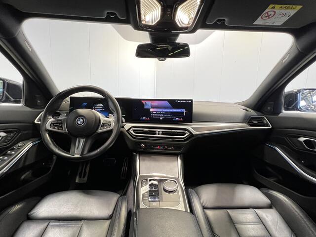 BMW 3-SERIE Touring 330e | Navigatie/Android/Apple Carplay | LM Velgen 19" | Elektrisch Glazen Panoramadak | Adaptive Cruise Control | Voorstoelen Verwarmd | Head-Up Display | Facelift Model |