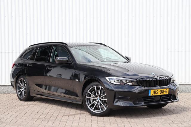 BMW 3-SERIE Touring 330e Sportline 292pk | Adap. Cruise | Navigatie | Stoel-/Stuurverwarming | Sfeerverlichting | Carplay