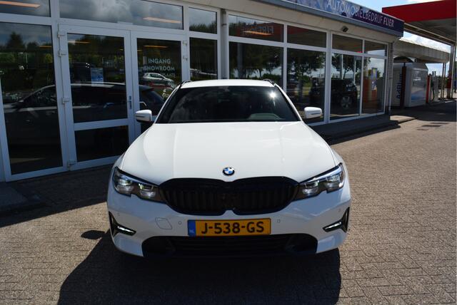BMW 3-SERIE Touring 318i 157PK Executive Edition | Sportline | Elek. Trekhaak | LED | Carplay | Orig. NL