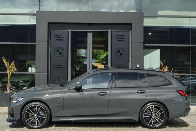 BMW 3-SERIE Touring 330e 292pk M-sport Panoramadak M3 seats *BTW* Dravitgrau Trekhaak Laser Harman/Kardon 1e eigenaar NLauto