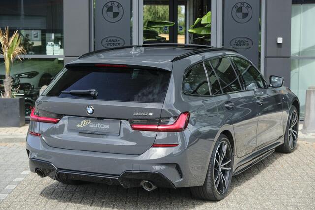 BMW 3-SERIE Touring 330e 292pk M-sport Panoramadak M3 seats *BTW* Dravitgrau Trekhaak Laser Harman/Kardon 1e eigenaar NLauto