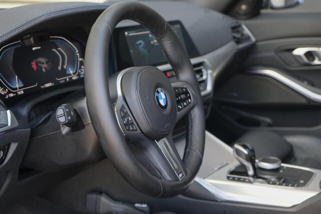 BMW 3-SERIE Touring 330e 292pk M-sport Panoramadak M3 seats *BTW* Dravitgrau Trekhaak Laser Harman/Kardon 1e eigenaar NLauto