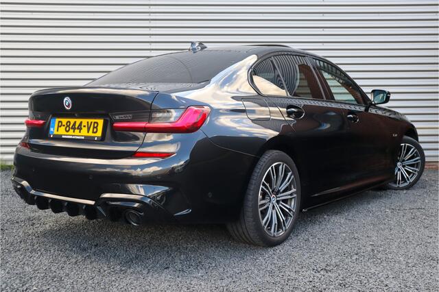 BMW 3-SERIE 320e M-Sport Glazen dak / HiFi / 50 Jahre / Camera / M Performance