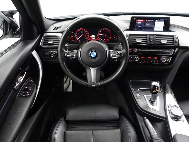 BMW 3-SERIE Touring 318i M Performance 165pk Aut- Virtual Cockpit, Sport Uitlaat, Xenon Led, Standkachel, Leder M Interieur, Carbon