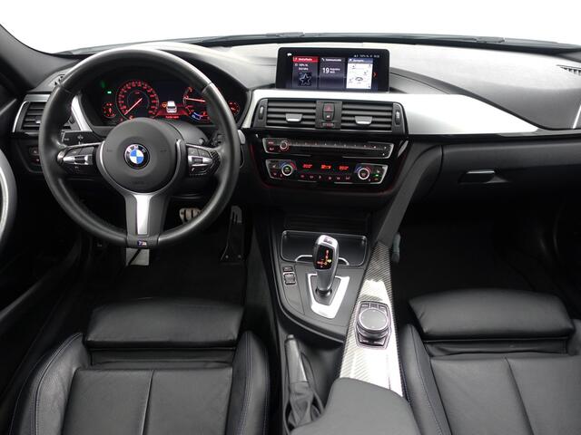BMW 3-SERIE Touring 318i M Performance 165pk Aut- Virtual Cockpit, Sport Uitlaat, Xenon Led, Standkachel, Leder M Interieur, Carbon