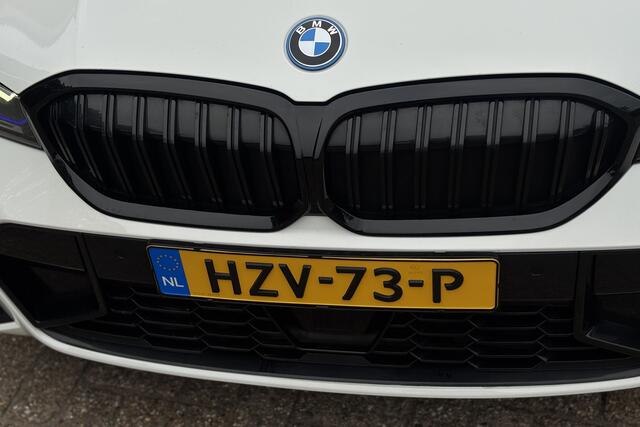 BMW 3-SERIE Touring 330e M-Sport Pro | Panodak | Memory | Trekhaak | Laserlight | Adaptive Cruise | Camera
