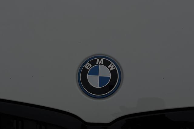 BMW 3-SERIE Touring 330e M-Sport Pro | Panodak | Memory | Trekhaak | Laserlight | Adaptive Cruise | Camera