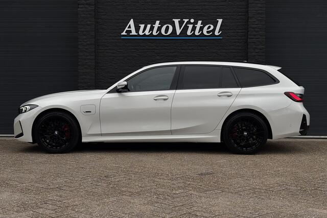 BMW 3-SERIE Touring 330e M-Sport Pro | Panodak | Memory | Trekhaak | Laserlight | Adaptive Cruise | Camera