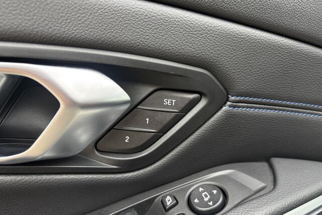 BMW 3-SERIE Touring 330e M-Sport Pro | Panodak | Memory | Trekhaak | Laserlight | Adaptive Cruise | Camera