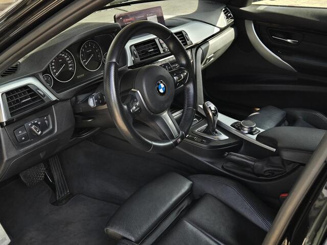 BMW 3-SERIE Touring 320i M SPORT | SPORTSTOELEN | LEDER | SHADOW LINE | NAVIGATIE | STOELVERWARMING |