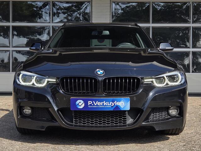 BMW 3-SERIE Touring 320i M SPORT | SPORTSTOELEN | LEDER | SHADOW LINE | NAVIGATIE | STOELVERWARMING |