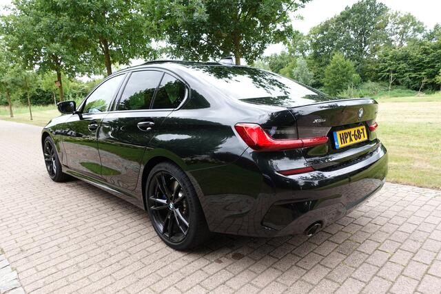 BMW 3-SERIE 330e xDrive M-Sport | High Executive Leder Vernasco/Cognac ,M-Stoelen | Individual Dachbord. Harman Kardon | stuur verw | head-up | elct trekhaak | Pano| 19 INCH | Laserlicht | Mem Stoelen | elec klep | dubbel gelaagd glas. Bom Vol
