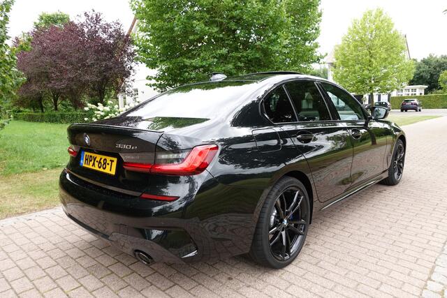 BMW 3-SERIE 330e xDrive M-Sport | High Executive Leder Vernasco/Cognac ,M-Stoelen | Individual Dachbord. Harman Kardon | stuur verw | head-up | elct trekhaak | Pano| 19 INCH | Laserlicht | Mem Stoelen | elec klep | dubbel gelaagd glas. Bom Vol