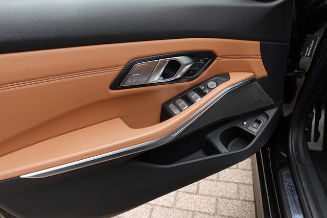 BMW 3-SERIE 330e xDrive M-Sport | High Executive Leder Vernasco/Cognac ,M-Stoelen | Individual Dachbord. Harman Kardon | stuur verw | head-up | elct trekhaak | Pano| 19 INCH | Laserlicht | Mem Stoelen | elec klep | dubbel gelaagd glas. Bom Vol