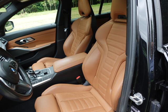 BMW 3-SERIE 330e xDrive M-Sport | High Executive Leder Vernasco/Cognac ,M-Stoelen | Individual Dachbord. Harman Kardon | stuur verw | head-up | elct trekhaak | Pano| 19 INCH | Laserlicht | Mem Stoelen | elec klep | dubbel gelaagd glas. Bom Vol