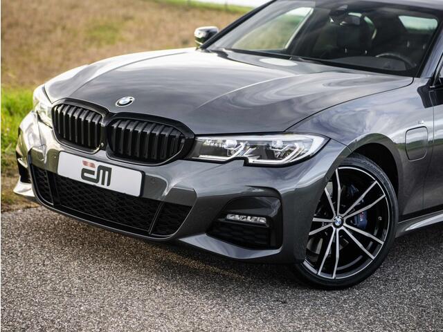 BMW 3-SERIE 330e M Sport Pakket 19" Laser light Shadow line