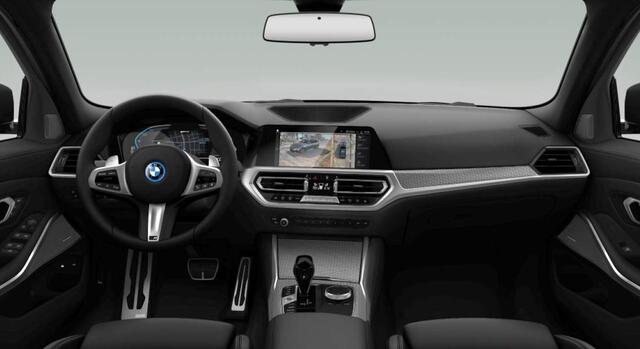 BMW 3-SERIE Touring 330e xDrive M-Sport | Panoramadak | Harman Kardon | Elektr. Trekhaak