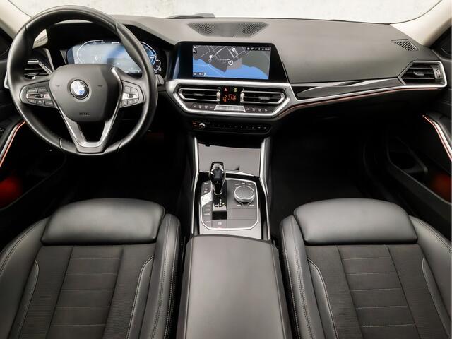 BMW 3-SERIE Touring 330e High Executive Sportline 293Pk Automaat (APPLE CARPLAY, GROOT NAVI, LEDER, CAMERA, SFEERVERLICHTING, STOELVERWARMING, SPORTSTOELEN, GETINT GLAS, TREKHAAK ELEKTRISCH, ELEK ACHTERKLEP, NIEUWSTAAT)