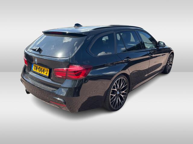 BMW 3-SERIE Touring 320i Edition M Sport Shadow High Exe. / Panoramadak / Camera / Leder / 18'' / Navigatie / Sportstoelen / Stoelverwarming / Cruise Control
