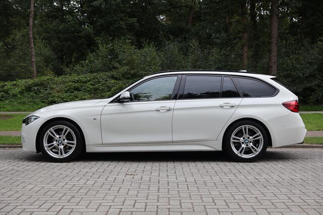 BMW 3-SERIE Touring 318i M Sport Corporate Lease M-Sportpakket, Afneembare trekhaak, LED, Navigatie, Hydro-besturing, Achteruitrijcamera, Sportstoelen, Stoelverwarming, Parkeerassistent, DAB, etc.