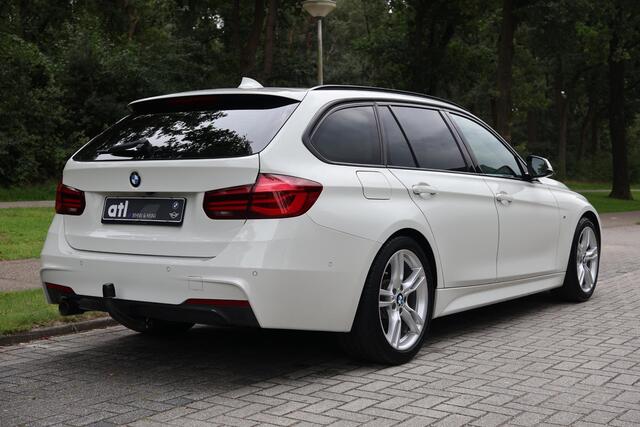 BMW 3-SERIE Touring 318i M Sport Corporate Lease M-Sportpakket, Afneembare trekhaak, LED, Navigatie, Hydro-besturing, Achteruitrijcamera, Sportstoelen, Stoelverwarming, Parkeerassistent, DAB, etc.
