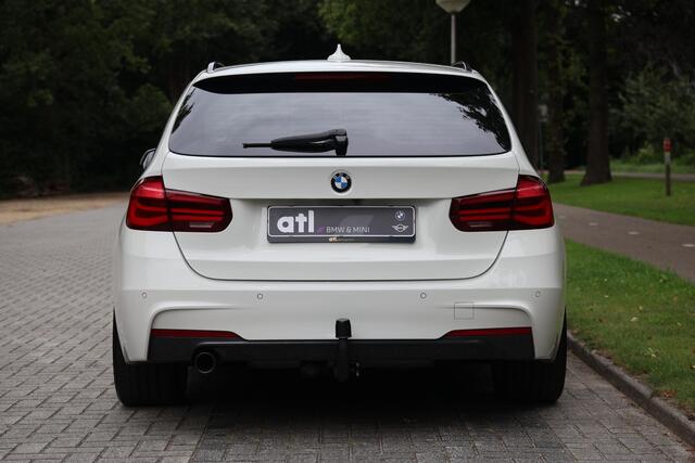 BMW 3-SERIE Touring 318i M Sport Corporate Lease M-Sportpakket, Afneembare trekhaak, LED, Navigatie, Hydro-besturing, Achteruitrijcamera, Sportstoelen, Stoelverwarming, Parkeerassistent, DAB, etc.