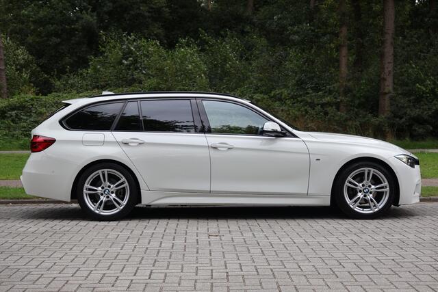 BMW 3-SERIE Touring 318i M Sport Corporate Lease M-Sportpakket, Afneembare trekhaak, LED, Navigatie, Hydro-besturing, Achteruitrijcamera, Sportstoelen, Stoelverwarming, Parkeerassistent, DAB, etc.