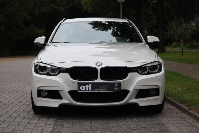BMW 3-SERIE Touring 318i M Sport Corporate Lease M-Sportpakket, Afneembare trekhaak, LED, Navigatie, Hydro-besturing, Achteruitrijcamera, Sportstoelen, Stoelverwarming, Parkeerassistent, DAB, etc.