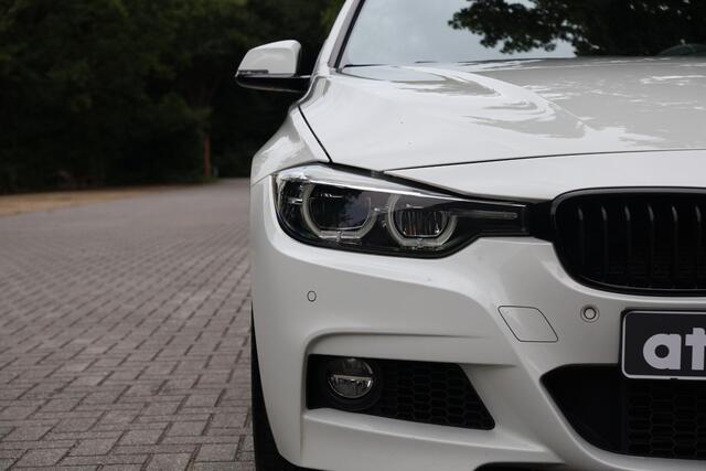 BMW 3-SERIE Touring 318i M Sport Corporate Lease M-Sportpakket, Afneembare trekhaak, LED, Navigatie, Hydro-besturing, Achteruitrijcamera, Sportstoelen, Stoelverwarming, Parkeerassistent, DAB, etc.