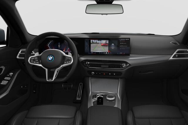 BMW 3-SERIE Sedan 330e | M Sport | Comfort Pack | Active Cruise Control | Trekhaak | Glazen dak