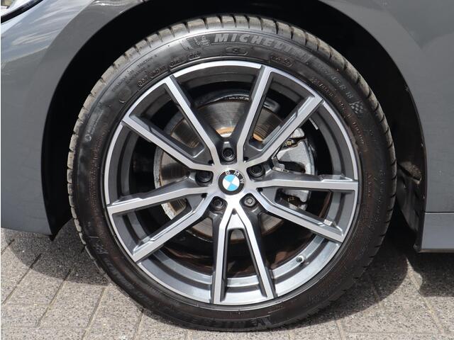 BMW 3-SERIE Touring 320i Executive Edition | Panoramadak | HIFI Systeem | Elektrische Trekhaak |