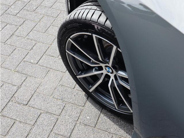 BMW 3-SERIE Touring 320i Executive Edition | Panoramadak | HIFI Systeem | Elektrische Trekhaak |