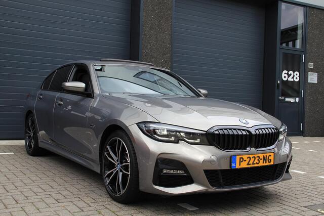BMW 3-SERIE 320e M Sport shadow line | Pano | Harman Kardon | Leder | Full Option | BTW voertuig
