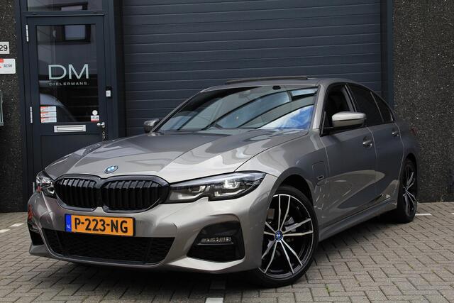 BMW 3-SERIE 320e M Sport shadow line | Pano | Harman Kardon | Leder | Full Option | BTW voertuig