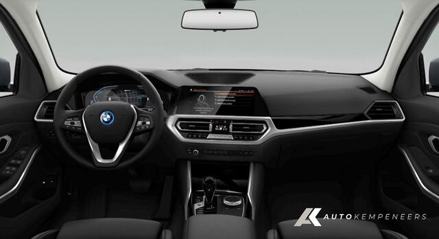 BMW 3-SERIE 330e xDrive | Sportline | Shadow | Cruise control | Parkeersenoren voor/achter | Stuurwiel verwarming | 17' Inch |