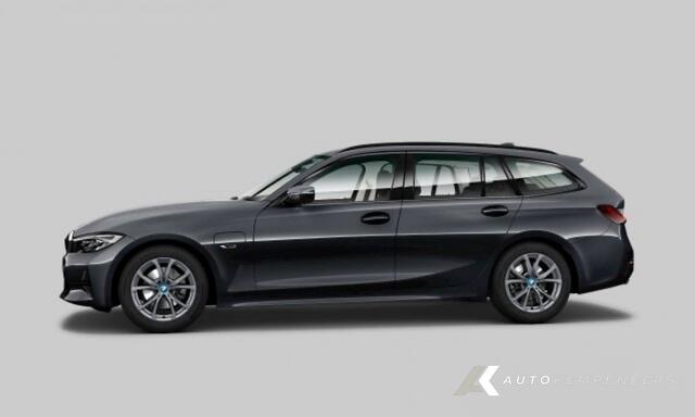 BMW 3-SERIE 330e xDrive | Sportline | Shadow | Cruise control | Parkeersenoren voor/achter | Stuurwiel verwarming | 17' Inch |