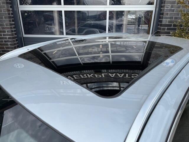 BMW 3-SERIE 330I TOURING - PANO - LEDER - EL. TREKH. - ORG. NL.
