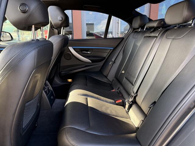 BMW 3-SERIE 320i M-Sport | 360 Camera | Head-Up | Leder | Schuif / Kantel Dak | Stoelverwarming |