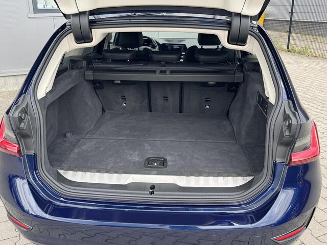 BMW 3-SERIE Touring 330e Business Edition Plus 292 pk | Head up | Laser licht | Keyless