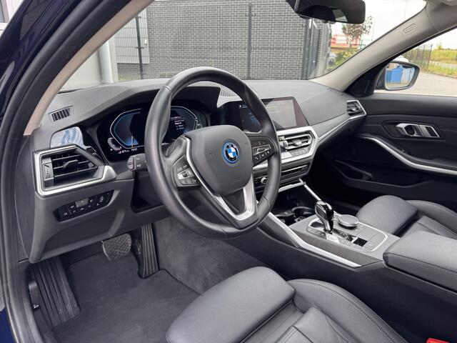 BMW 3-SERIE Touring 330e Business Edition Plus 292 pk | Head up | Laser licht | Keyless