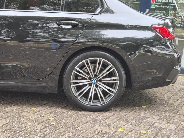 BMW 3-SERIE 318i High Executive | M Sport Pack | PDC+Camera | Climate | Pano Dak | Leder |