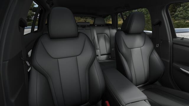 BMW 3-SERIE Touring 330e M Sport Automaat / Trekhaak / Sportstoelen / Achteruitrijcamera / Parking Assistant / Live Cockpit Plus / Stoelverwarming