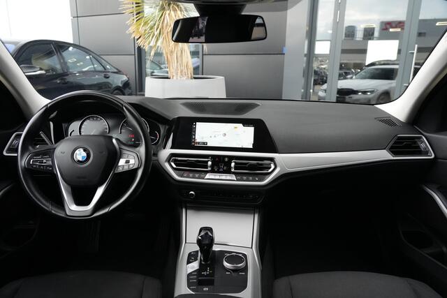 BMW 3-SERIE Touring 318i M Sportline Executive 157pk Navigatie/Stoelverwarming/PDC