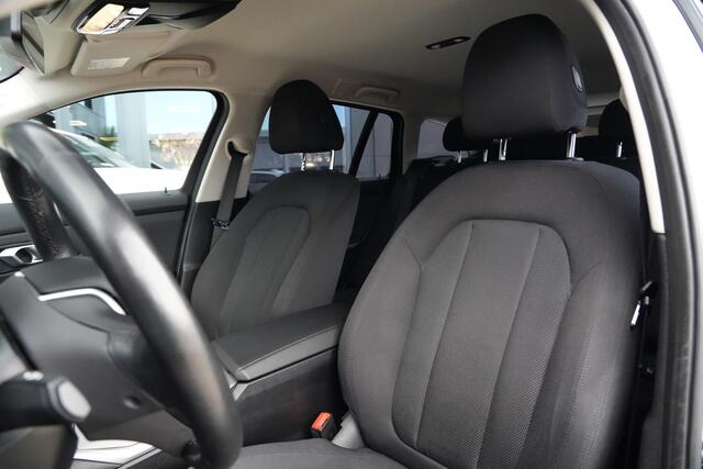 BMW 3-SERIE Touring 318i M Sportline Executive 157pk Navigatie/Stoelverwarming/PDC