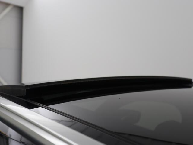 BMW 3-SERIE 330e xDrive Luxury Line | Panoramadak | Adaptive cruise | Stoelverwarming | Leder | Sportstoelen | Trekhaak | Sfeerverlichting | Live Cockpit | Carplay | Memory | PHEV | Plug In